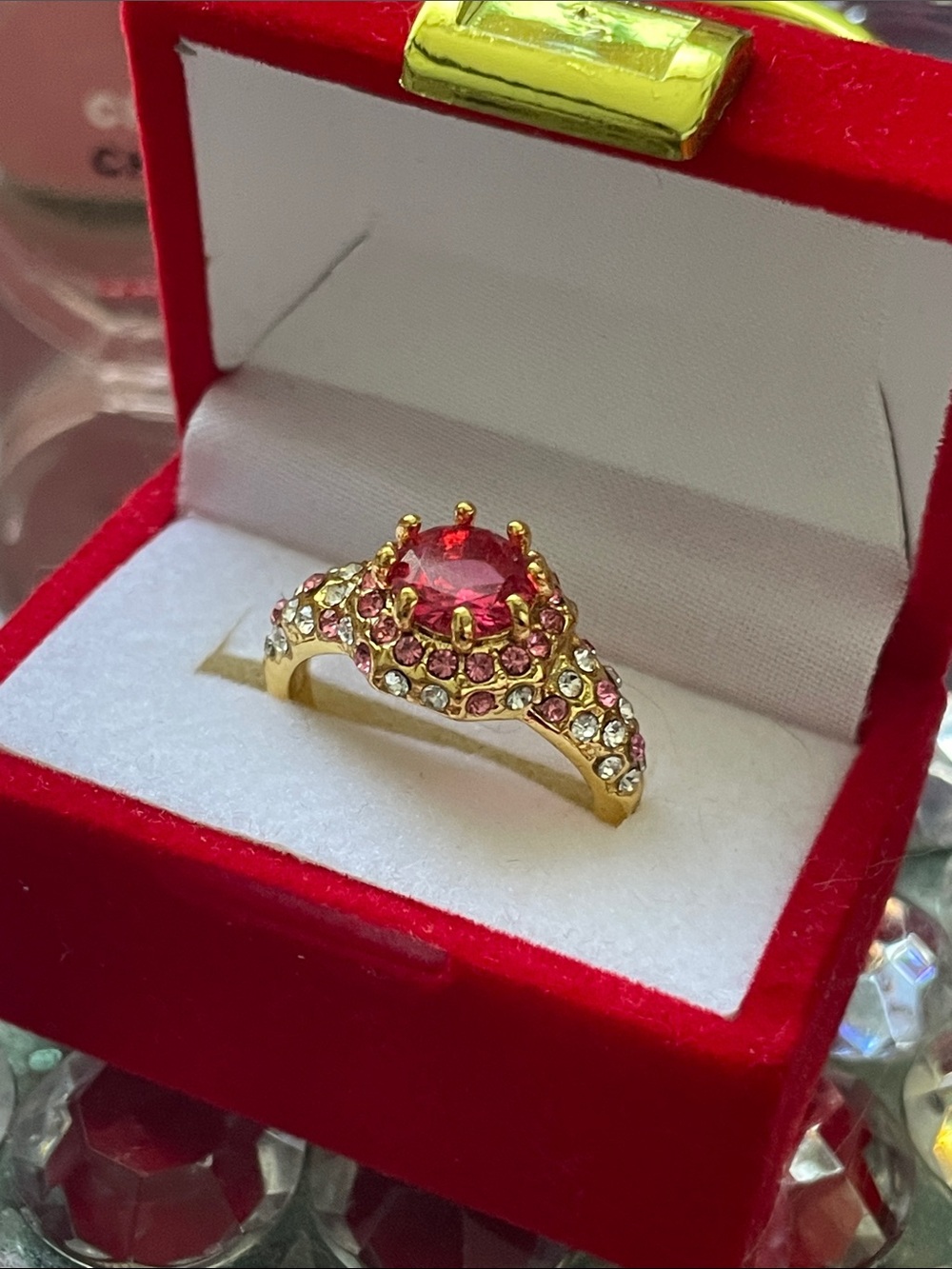 ✨Goldtone Ring with Dark Pink Center Gemstone✨Size 7 NEW